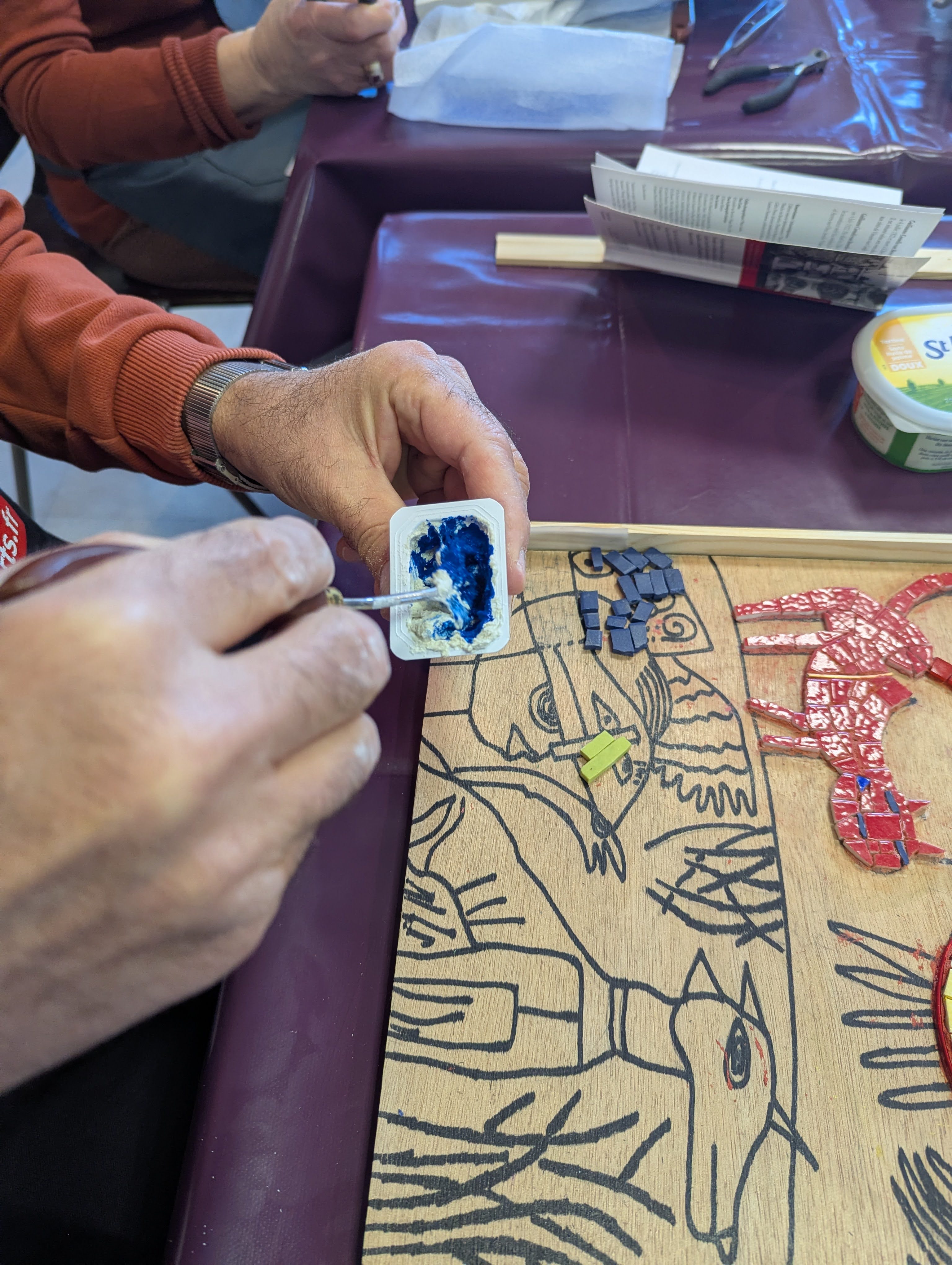 Teinter ciment-colle au pigment