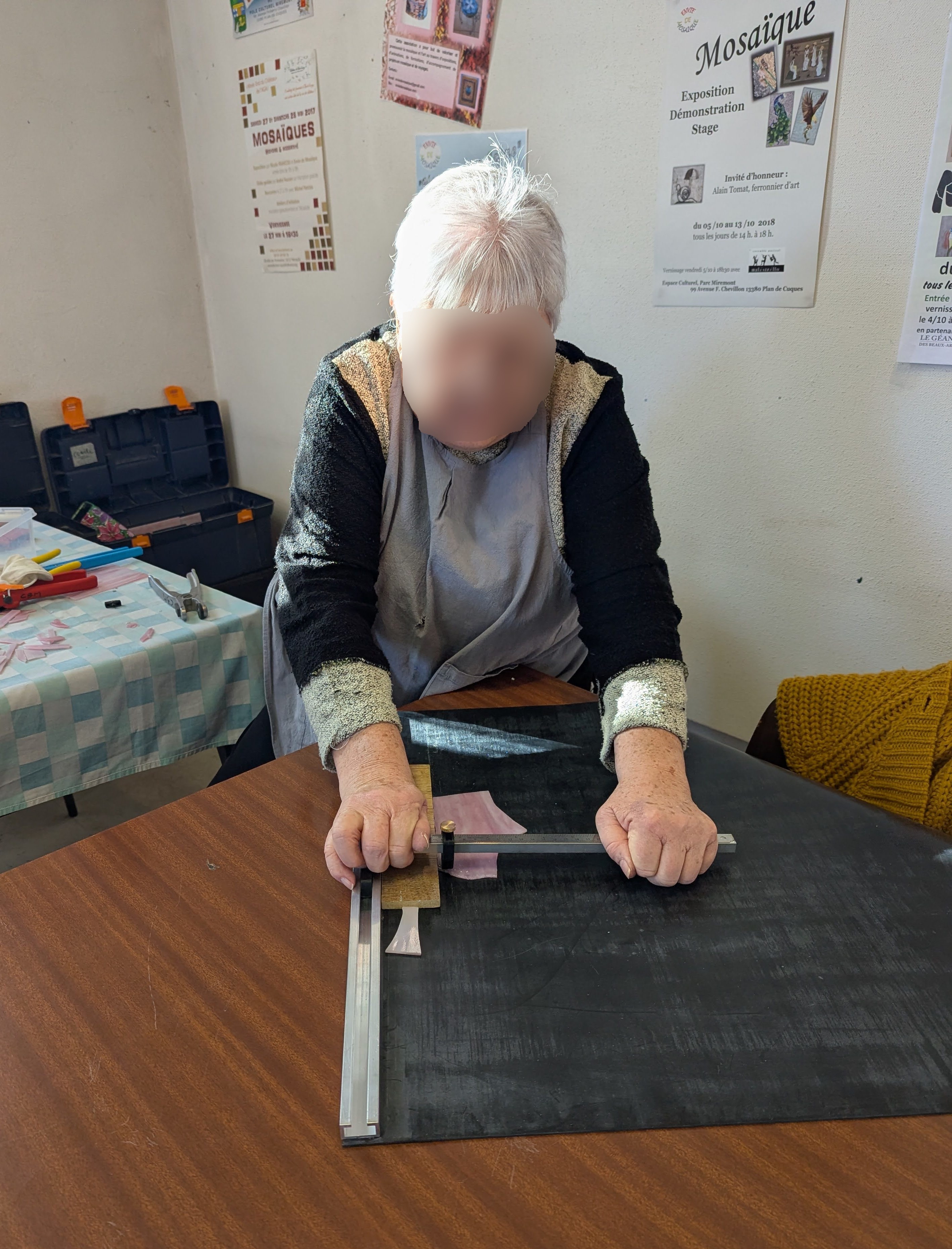 Utilisation du tapis de coupe avec réglette et coupe-verre