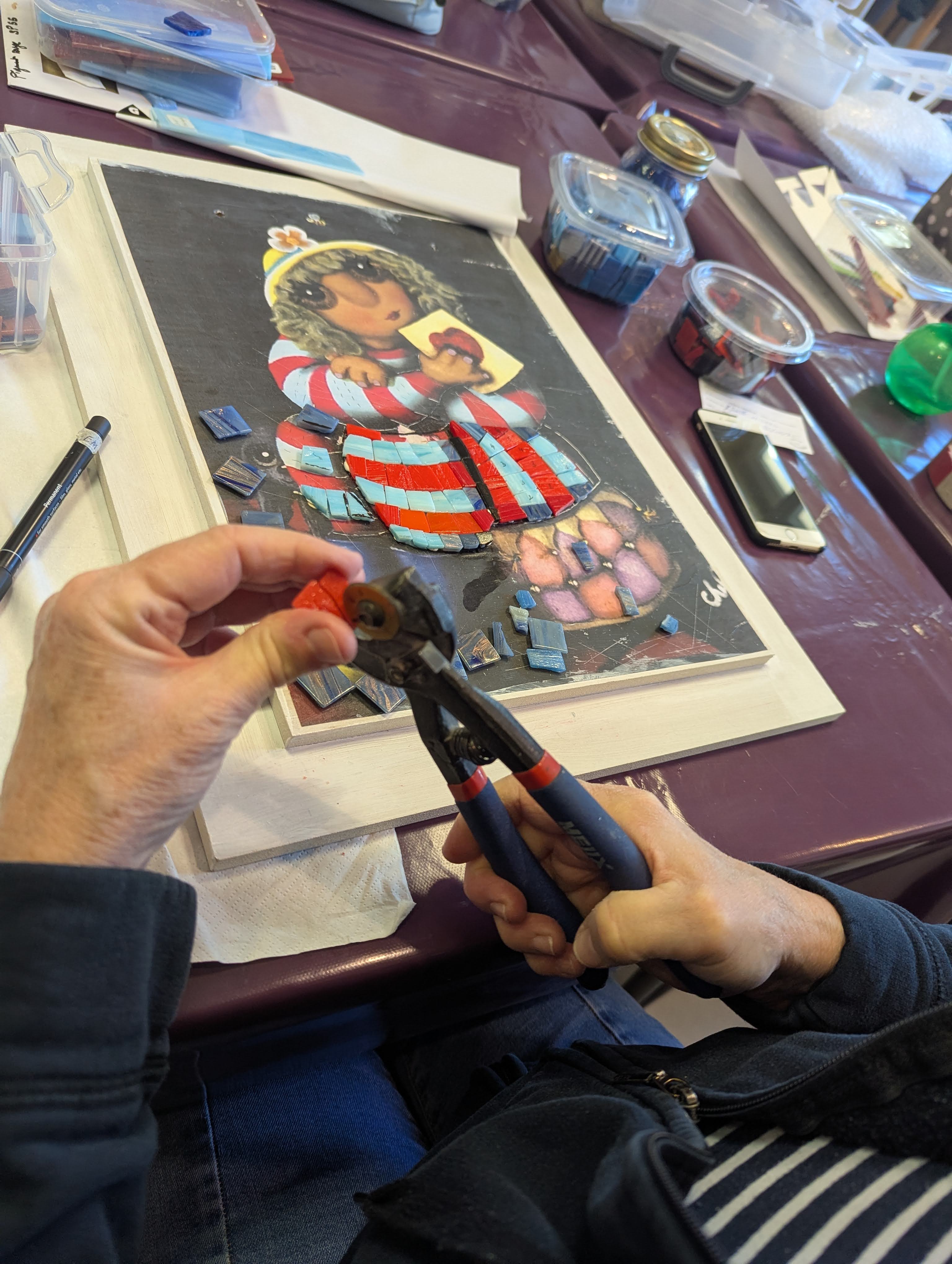 Coupe tesselle de verre à la pince Leponitt